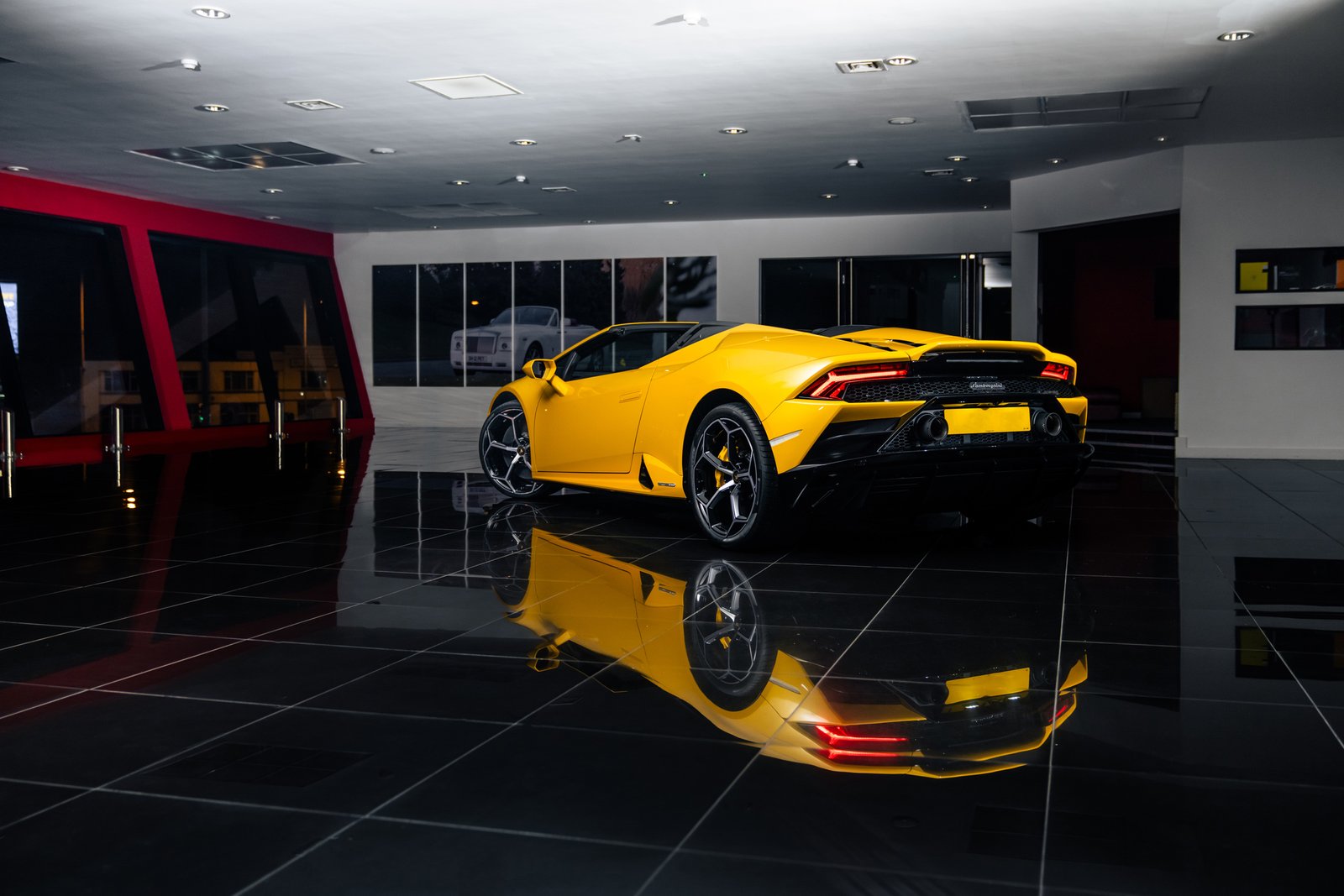 Lamborghini-Huracan-Evo-Spyder-Yellow-2024-Back-1