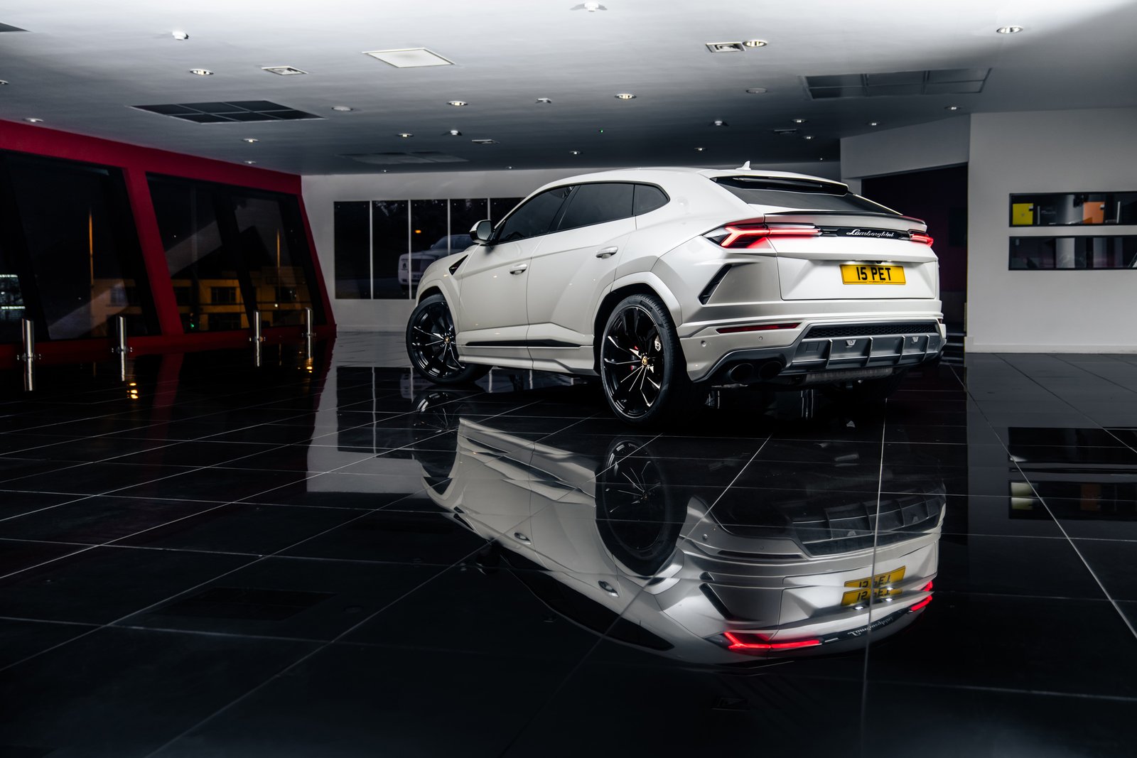 Lamborghini-Urus-White-2024-Back-1 (1)