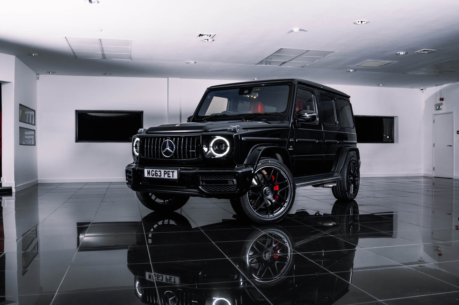 Mercedes-G63-AMG-Black-Front-2