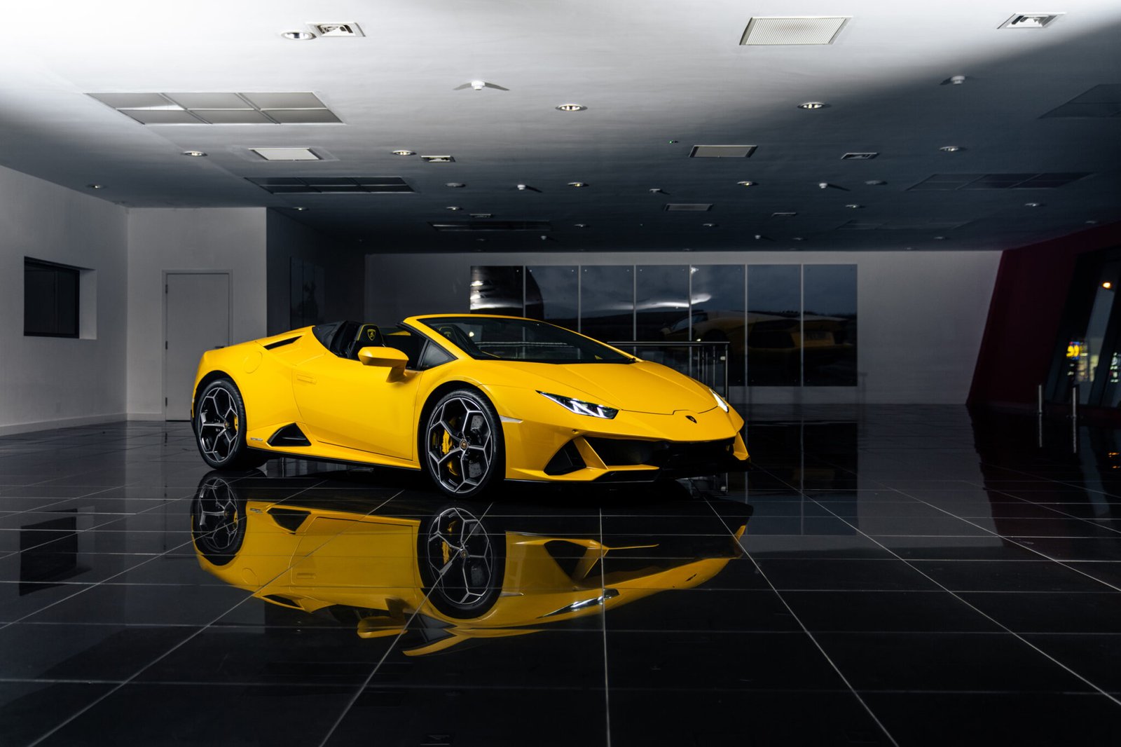 Platinumet-Hire-Lamborghini-Huracan-Evo-Spyder-Yellow-2024