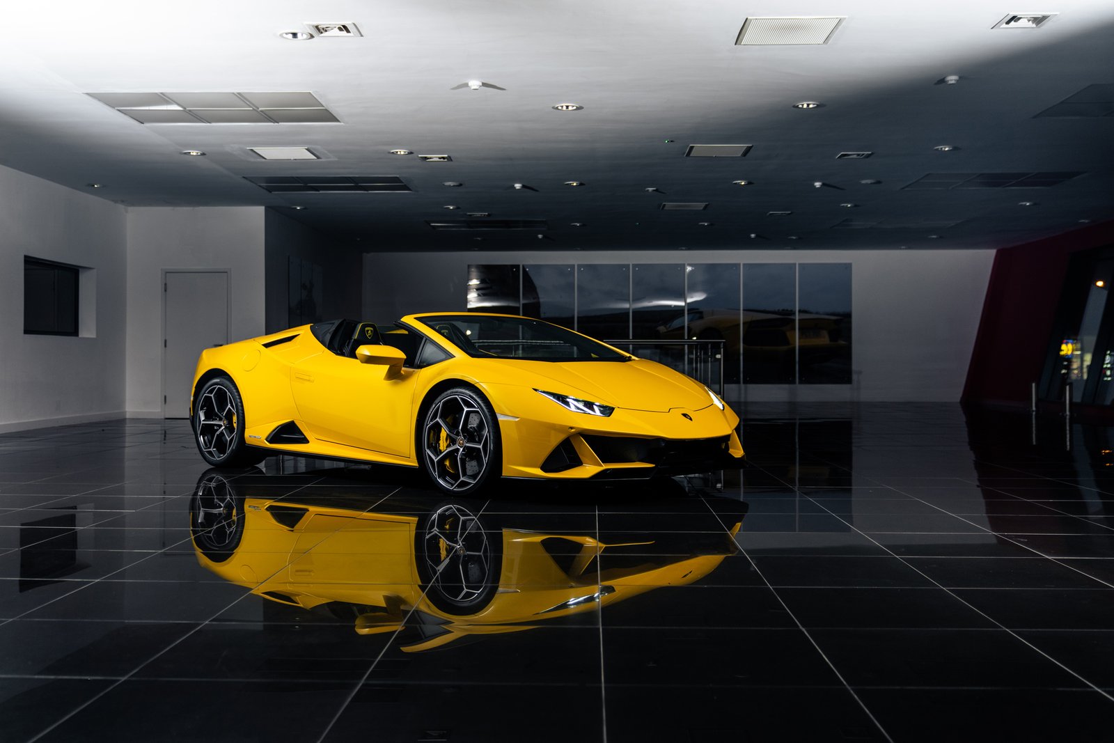 Platinumet-Hire-Lamborghini-Huracan-Evo-Spyder-Yellow-2024